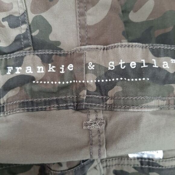 FRANKIE & STELLA Camo Capri Crop Casual Pants Green Sz 18 - Picture 9 of 10